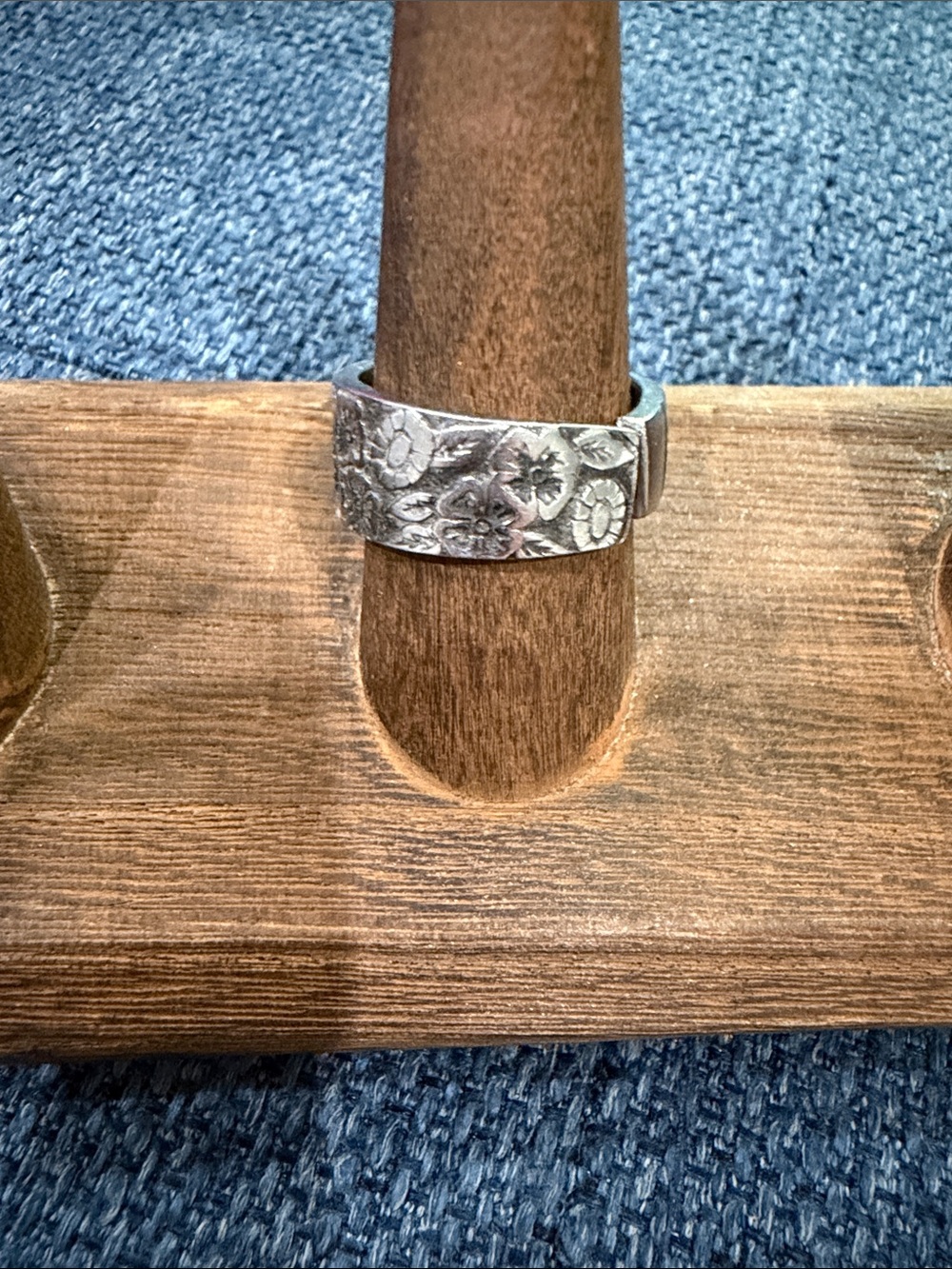 Floral Textured Silver Band Ring - Picture 3 of 5